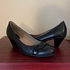 Ecco size 40 black heels with metal buckle cap toe